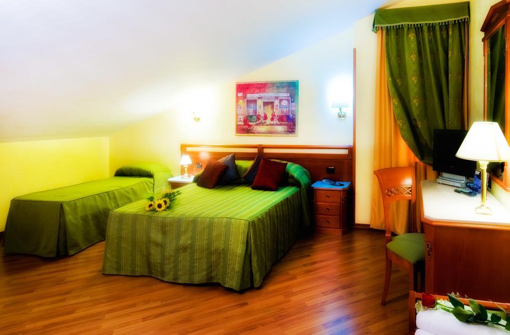 Hotel Bright Rom